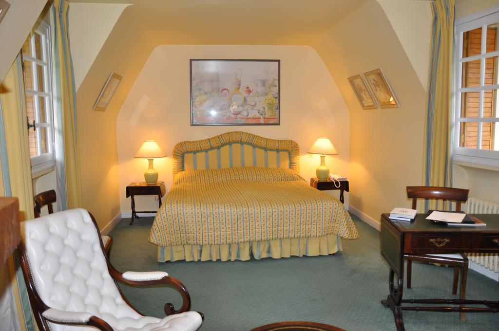 Auberge Des Templiers Boismorand Szoba fotó