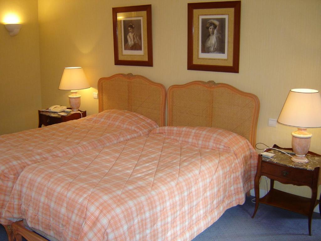 Auberge Des Templiers Boismorand Szoba fotó