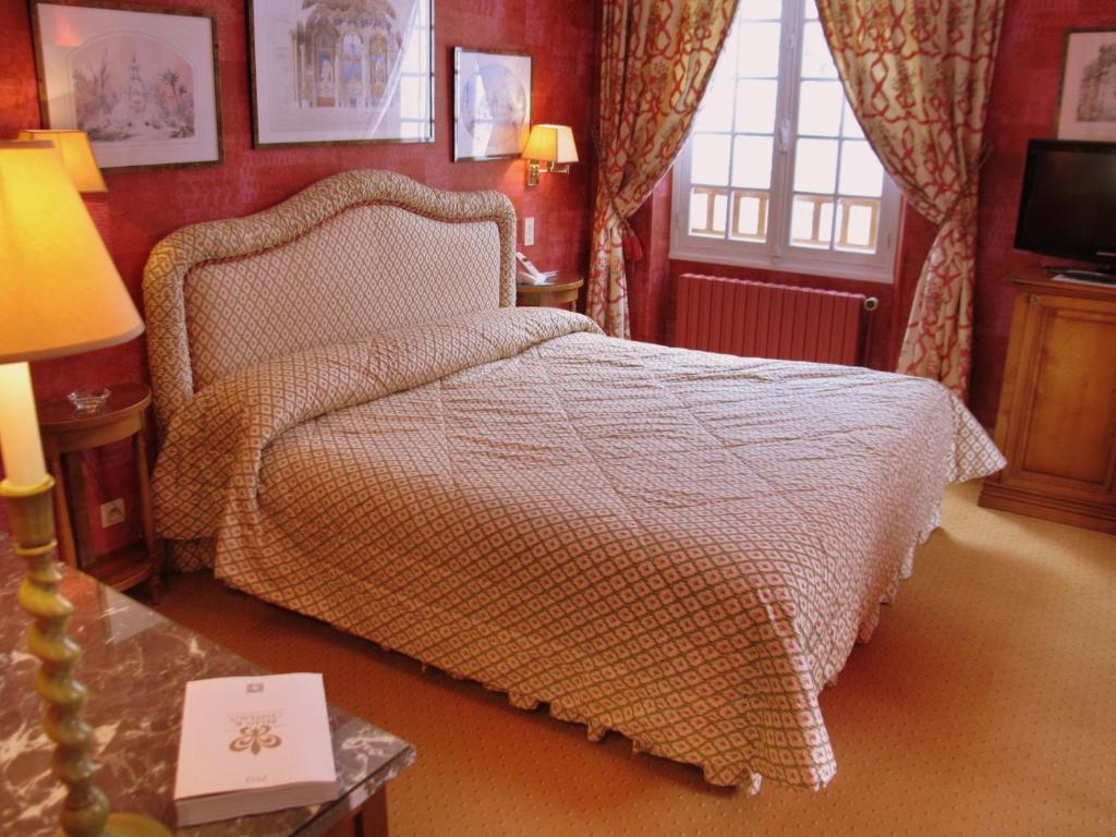 Auberge Des Templiers Boismorand Szoba fotó
